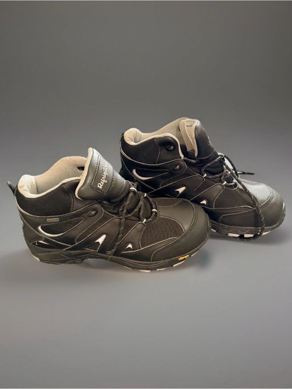 RefrigiWear Men’s 9.5 Waterproof Composite Toe Work Boots Vibram